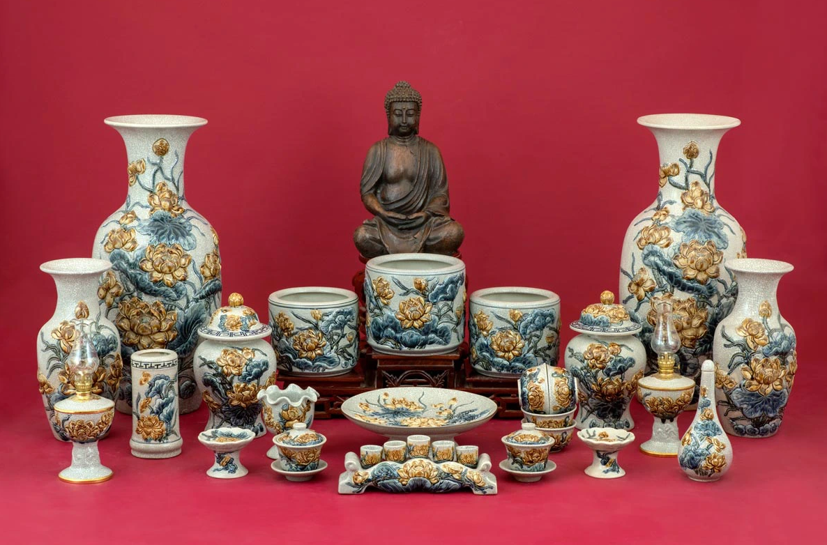 Vì sao bàn thờ gia tiên nên có 3 bát hương
